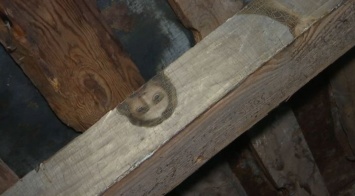 На балках крыши школы в Винницкой области нашли иконы