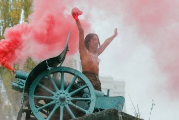 Femen провели очередную эпатажную акцию в Киеве