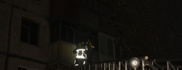 В Кропивницком женщина спасаясь от пожара чуть не упала с ребенком с высоты третьего этажа. ФОТО