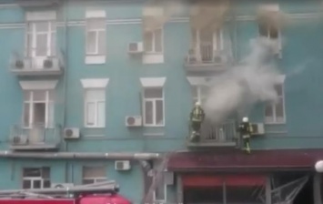 В центре Киева загорелся ресторан