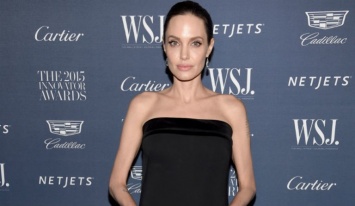 Любительница макси Анджелина Джоли надела мини-платье (ФОТО)