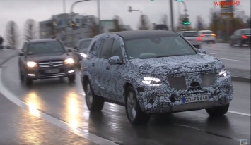 Mercedes GLS готовится к смене поколения (Видео)