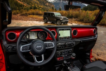 Jeep показал интерьер нового поколения Wrangler