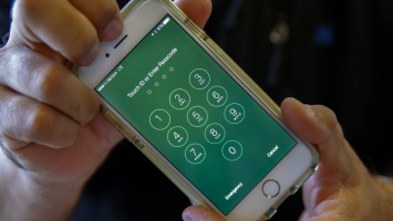 Apple намерена помочь властям взломать iPhone техасского стрелка