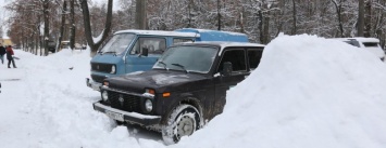 Зимой парковаться на некоторых улицах Чернигова в ночное время будет запрещено