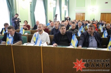 Сессия Херсонского облсовета в лицах: обращения в Киев и требования участников АТО