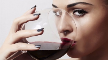 Эстроген заставляет женщину пить алкоголь