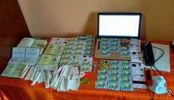 Во Львовской области кассир АЗС похищал деньги клиентов с их банковских карточек (ФОТО)