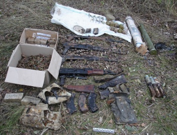 В луганской канализации обнаружили схрон с гранатометами и автоматами
