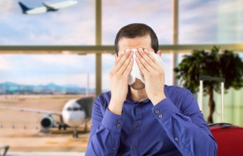 Психологи объяснили, почему люди часто плачут в самолете
