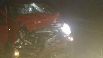 Серьезная авария на трассе "Одесса-Рени": автомобиль в щепки разнес телегу, есть жертвы
