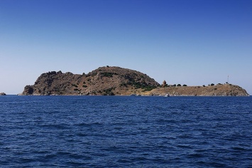 В турецком озере Ван обнаружили руины древней крепости