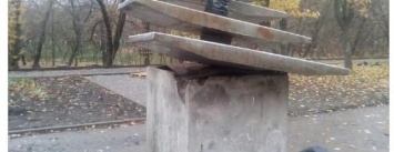 На Русановке трактор повредил памятник