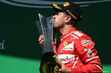 Формула-1. Пилот команды Ferrari Феттель стал победителем Гран-при в Бразилии