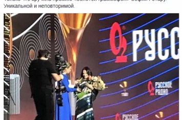 Как легендарная украинская певица принимала награду из рук пропагандистки Путина. ВИДЕО