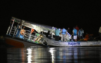 В Индии затонула лодка с туристами: 19 жертв