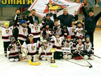 Юные криворожские хоккеисты стали вторыми на домашнем турнире