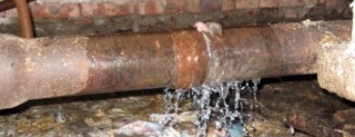 Жители нескольких домов в Славянске страдают от проблем с канализацией