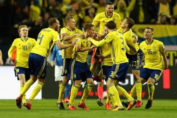 Игроки сборной Швеции на радостях развалили мини-студию