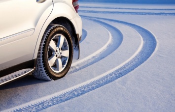 5 советов автомобилистам, как дотянуть до зимы на летних шинах и не попасть в ДТП