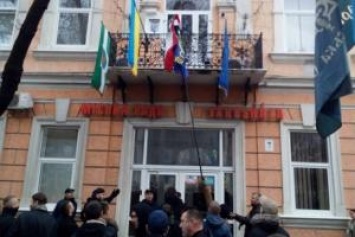 Провокация в Берегово: участников акции, сорвавших флаг Венгрии, привлекут к уголовной ответственности