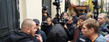 Одесские активисты штурмуют Горсад (ФОТО, ВИДЕО)
