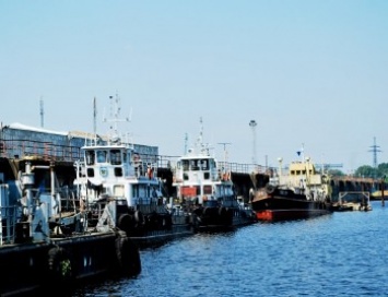 Киевский речпорт намерен переваливать нефтепродукты из Беларуси и развивать контейнерные перевозки