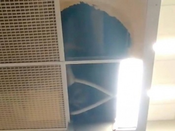 В Киевсовете на депутатов обрушился потолок: заседание неренесли в другой зал