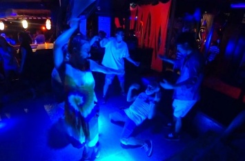 Ученые выяснили, сколько нужно пить на вечеринке, чтобы взорвать танцпол