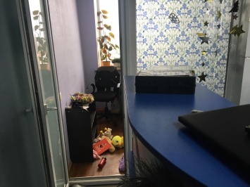 Обыски в офисе Марченко: силовики оставили после себя погром и непристойный рисунок (Фото)