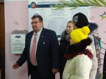 "Приемная Захарченко" в Донецке: пользователи шутят по поводу размеров принимающих