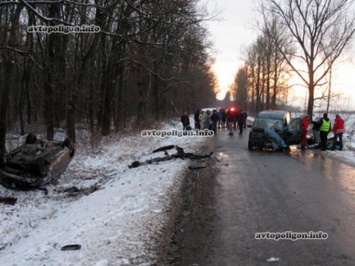 ДТП на Ивано-Франковщине: Renault Kangoo столкнулся с BMW 530 - семеро травмировано. ФОТО