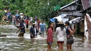 На Филиппины накрыло сильным тропическим штормом: более сотни погибших