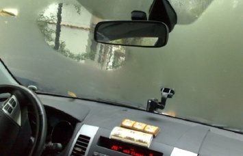 Элементарный до безобразия способ, как избавиться от запотевания стекол в машине