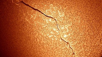 Солнце напугало ученых гигантской трещиной длиной в 1 миллион километр (ВИДЕО)