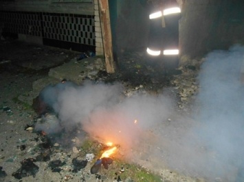 В Новой Каховке ночью тушили пожар в квартире