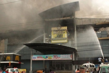 37 человек погибли при пожаре в ТЦ на Филиппинах