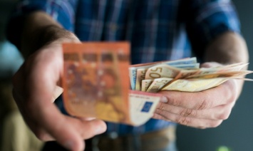 Обнародовало зарплаты мэров украинских городов
