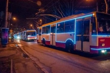 По Одессе месяц будут курсировать новогодние троллейбусы (ФОТО, ВИДЕО)