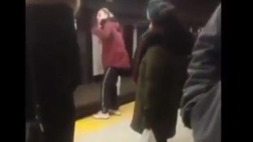 В метро поезд сбил музыканта (видео)