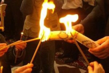 Католики в Кропивницком передали Вифлеемский огонь