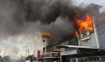 На Филиппинах в результате масштабного пожара в торговом центре погибли 37 человек