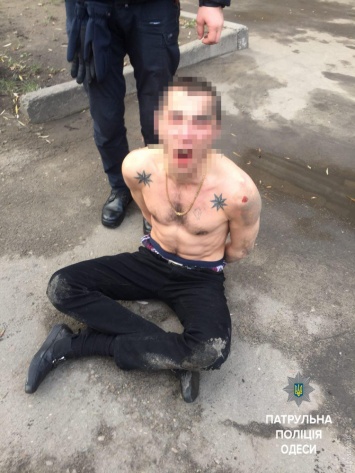 ДТП на одесской Молдаванке: пьяный неадекват ударил «Жигули» и пытался заехать на машине в супермаркет