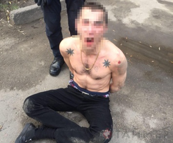 Одесса: пьяный водитель в криминальных наколках пытался заехать прямо в супермаркет
