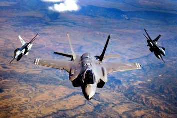Япония заявила о намерении закупить боевые самолеты у США