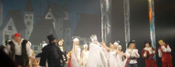 В Каменском театре юных зрителей поздравили спектаклем «Снежная королева»