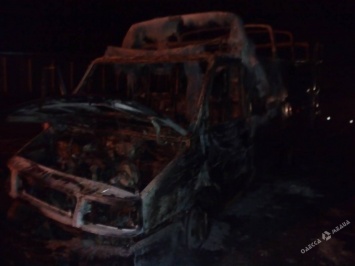 Под Одессой сгорел пассажирский автобус (фото)
