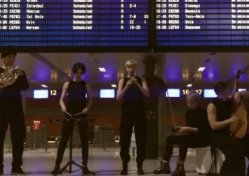 Onuka сыграла "Щедрик" в аэропорту Львова