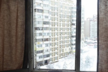 Упал в сугроб: Киевлянин, убегая от вооруженного соседа, прыгнул с 7 этажа
