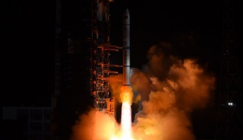 Китай вывел на орбиту троицу зондирующих спутников: видео старта